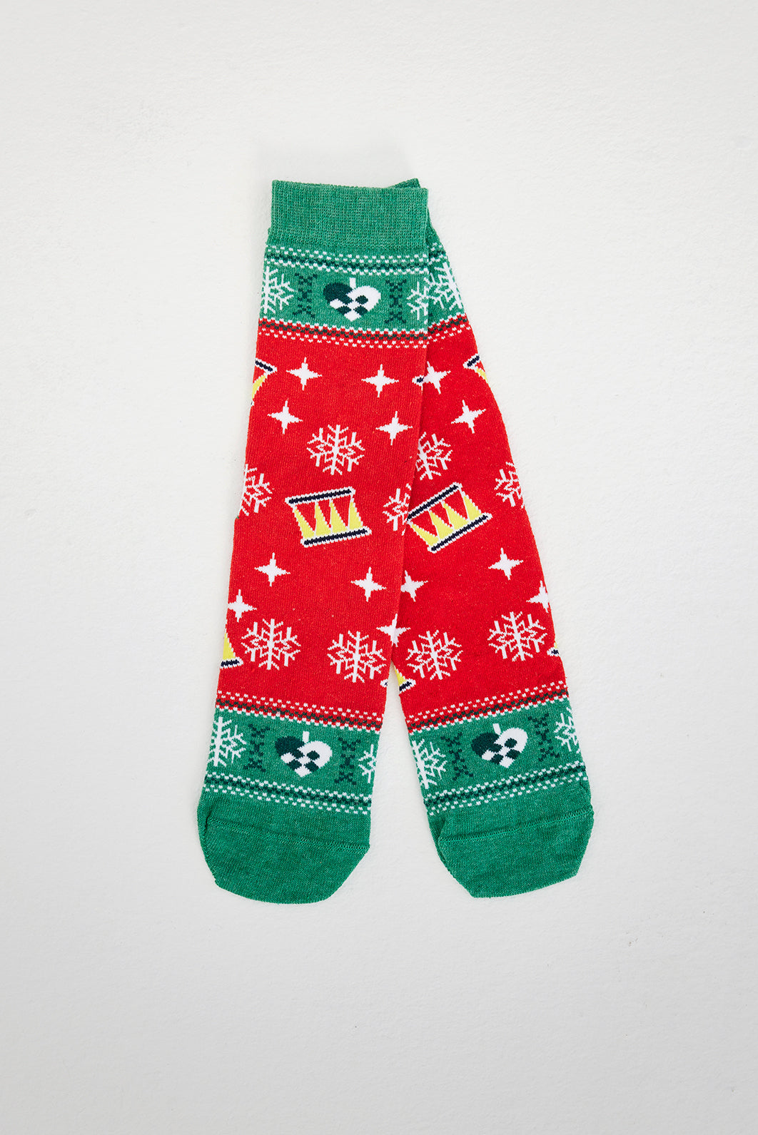 Et sæt julesokker med julemønster på.